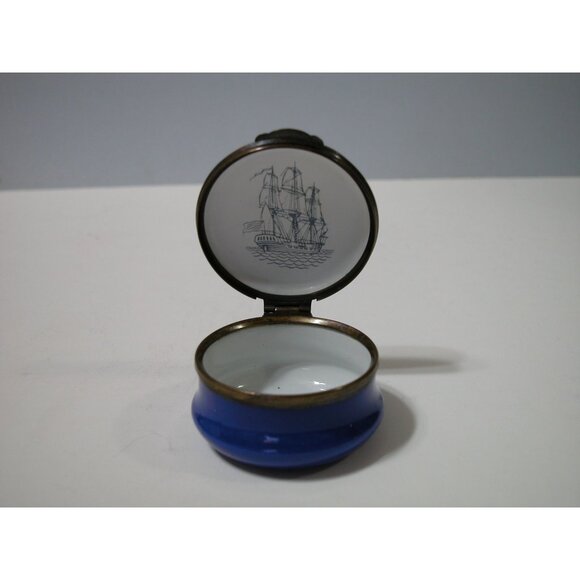 Vintage English Halcyon Days Enamel Trinket Box With Floral Lid & Ship Interior - Picture 5 of 6